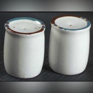 Dansk Mesa White Sand Salt & Pepper excellent Condition. No chips or cracks.